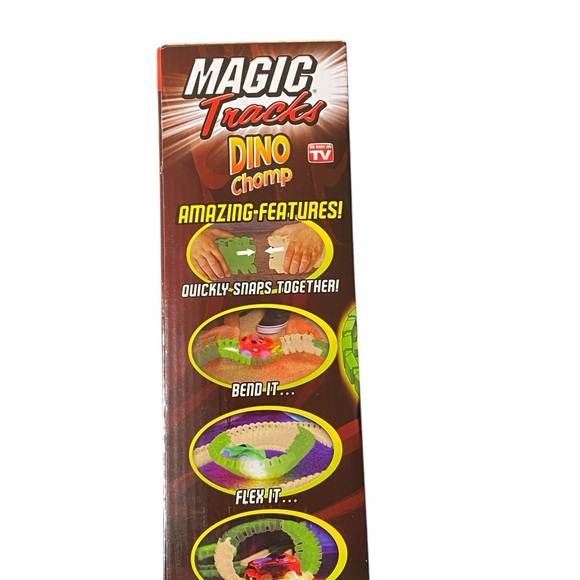 Magic Tracks Dino Chomp - Glow in the Dark Tracks - Picture 3 of 5
